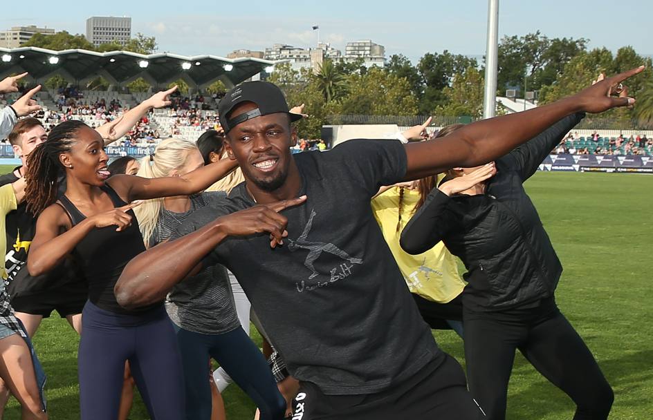 Melbourne, Australia: la danza di Usain Bolt insieme ai membri dell&#39; Usain Bolt All Stars durante il meeting Nitro Athletics allo stadio di Lakeside (Getty Images)